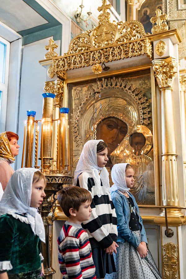 Архиерейское богослужение в Димитриевскую родительскую субботу в Успенском храме села Жилино г.о. Люберцы